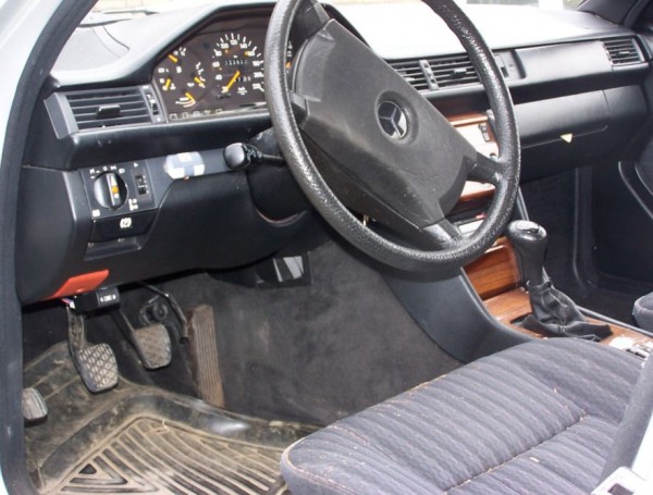 Binnenkant, om de 14 dagen schoon.