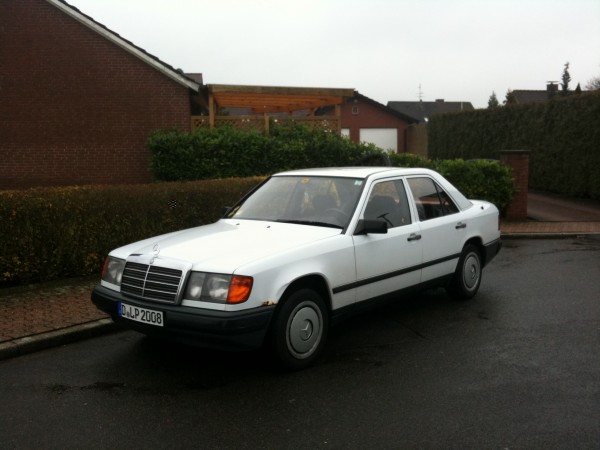 Eerste foto, oud kenteken.