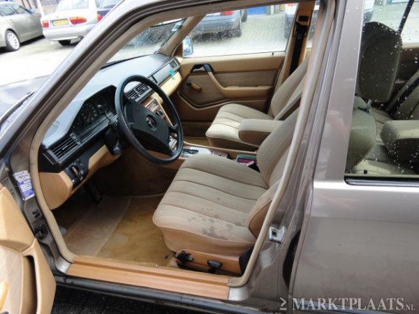 weet iemand wat voor kleur interieur dit is <br />ik wil graag deze kleur interieur in het leer