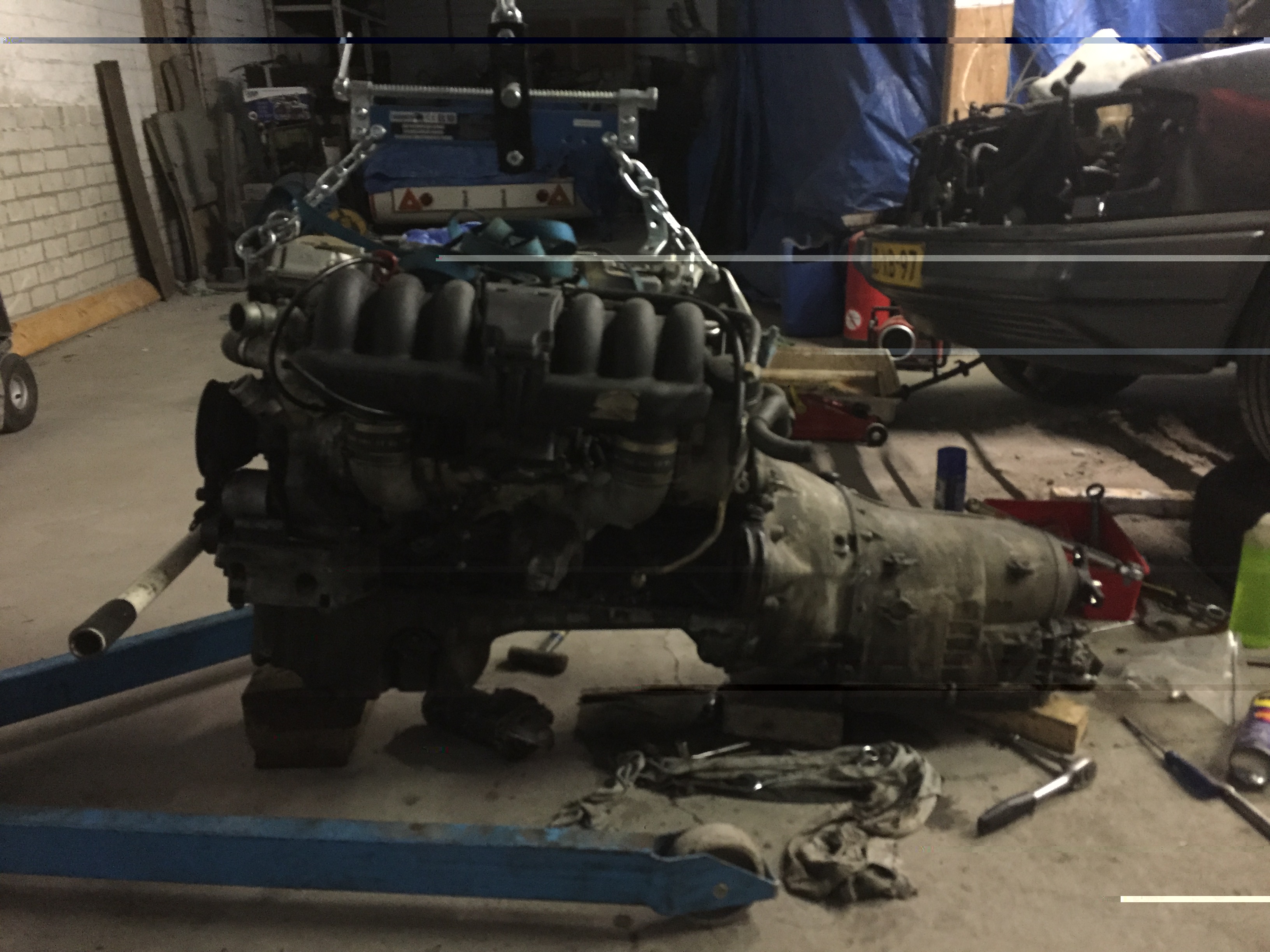 Motor en automaat verbonden