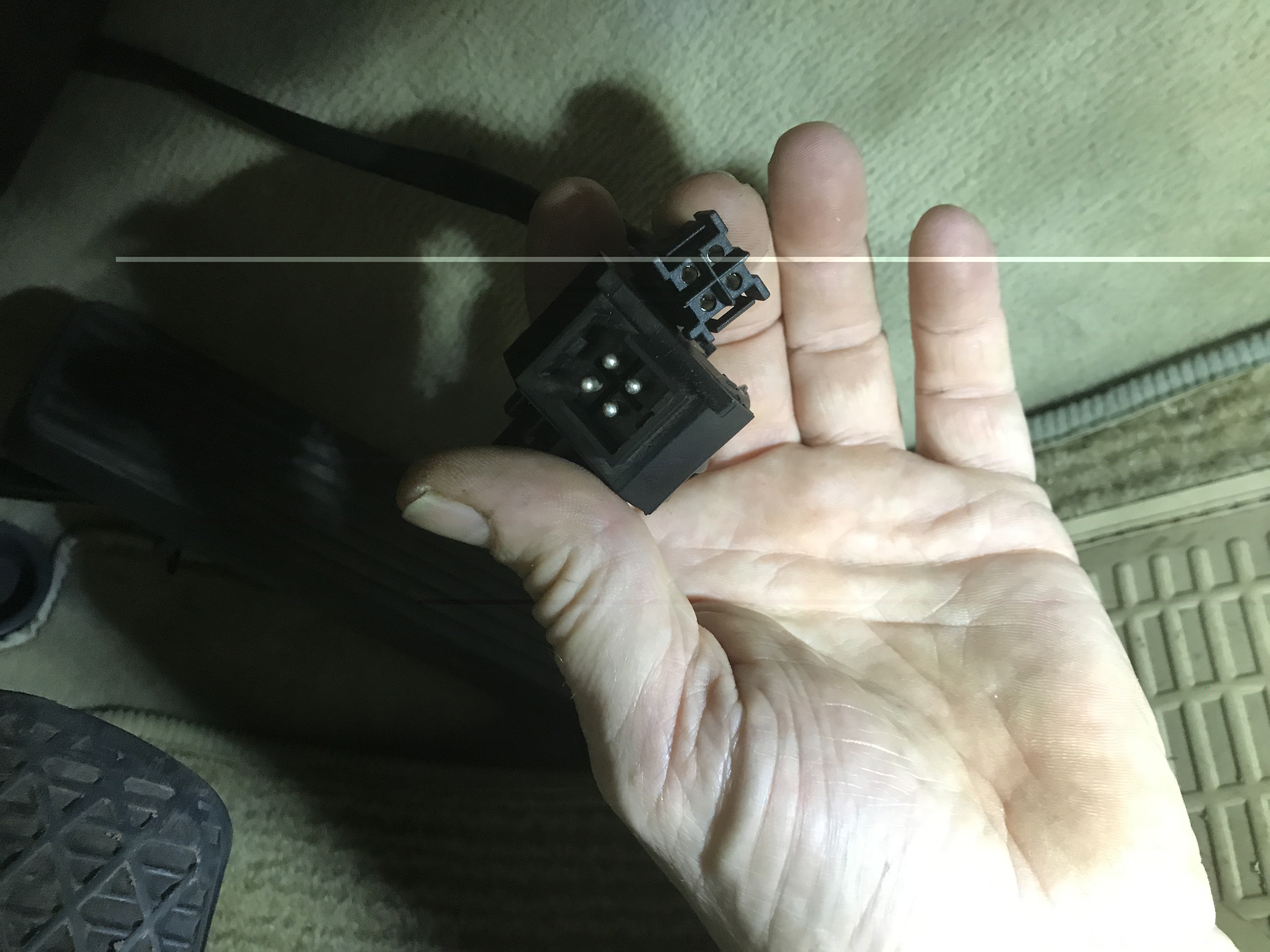 KD schakelaar en connector met 4 pinnen en 5 draden...