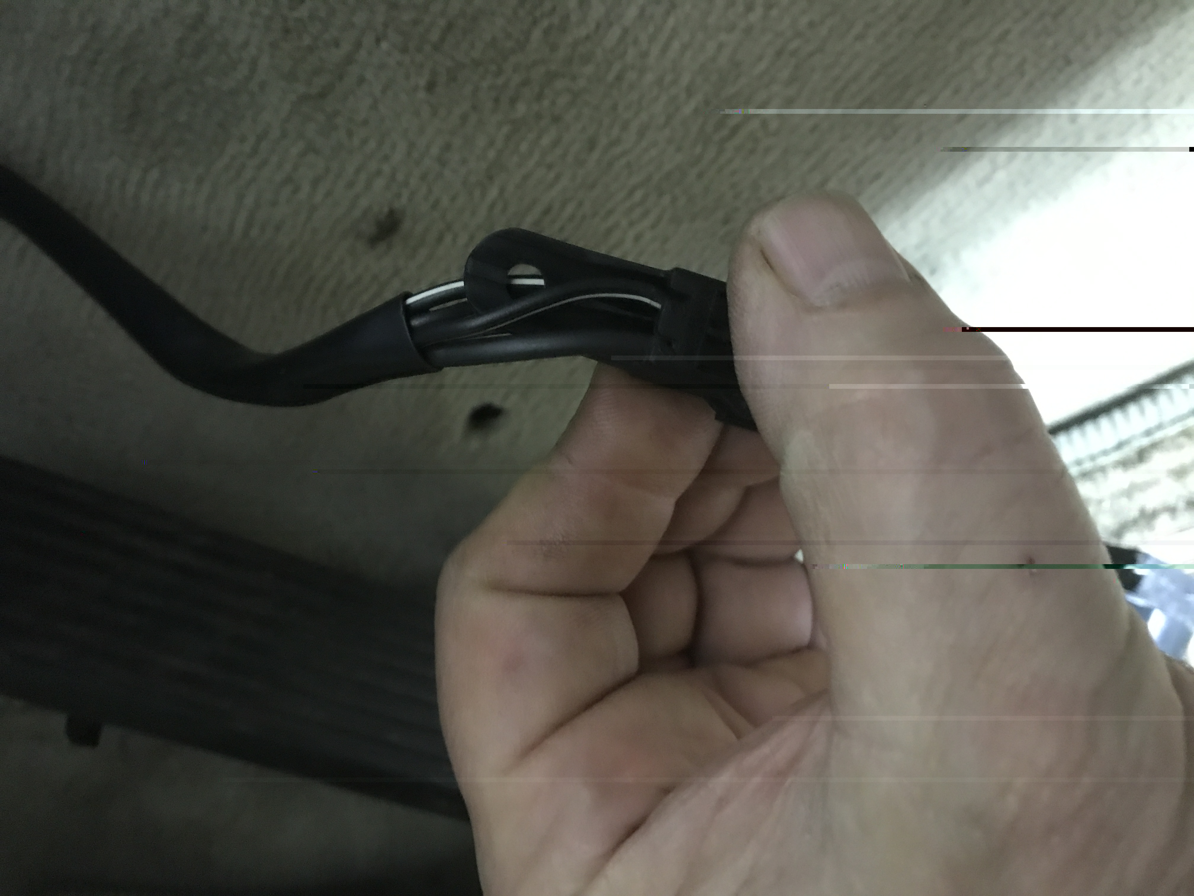 2 vanuit het relais, 1 naar de solenoid en waar gaat 4de en 5de draad heen?? 1 massa?